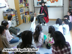 最初に絵本を読んだりゲームをしたり。