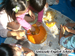 デザインが決まれば一気に中身を取り出します