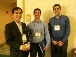 学会で出会った大学関係の方々と一緒に