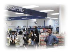 紀伊国屋のサイン会：須田さんです。