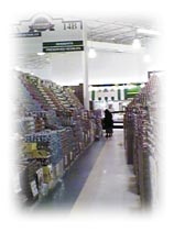 中は食品で山積みです