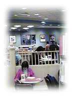 みんな椅子に座ってコーヒー飲んでます、、でも場所とりが大変（＾＾；